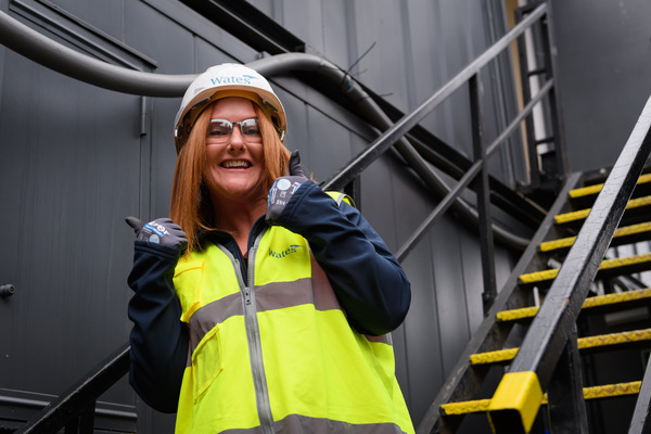 Wates female employee